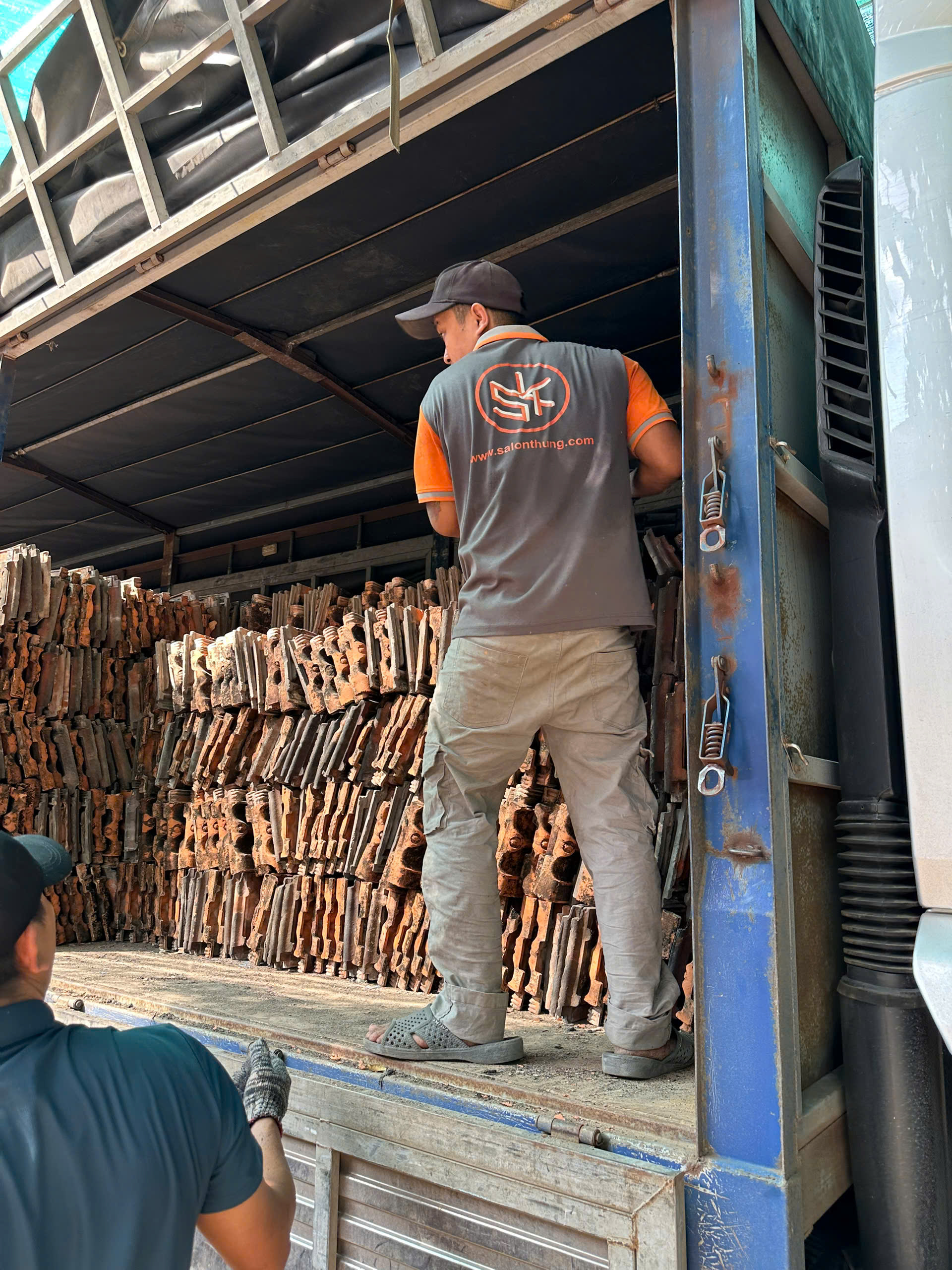 Kho Ngói Cổ Âm Dương & Ngói Vảy Cá Xưa Sẵn Có